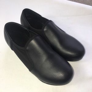 Theatricals black tap shoes 13.5